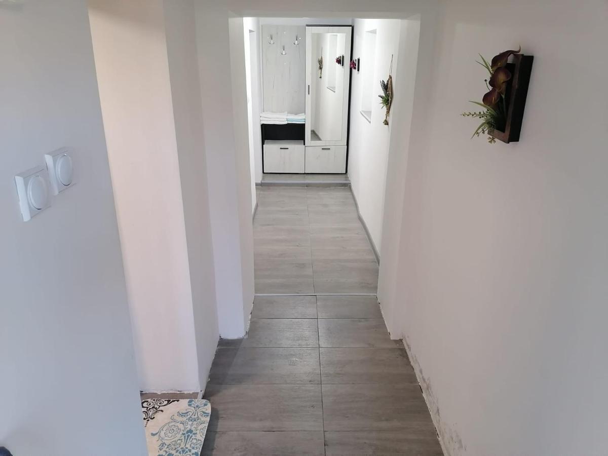 Апартамемт 3 Места С Кухня С Дворче Apartamento Vratsa Exterior foto